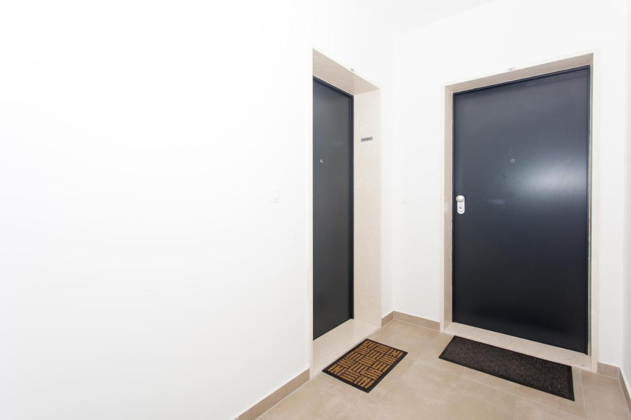 Iris Apartment Private Parking Split Exterior photo